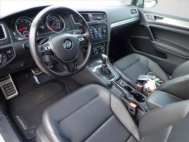 Used 2018 Volkswagen Golf SE image 10