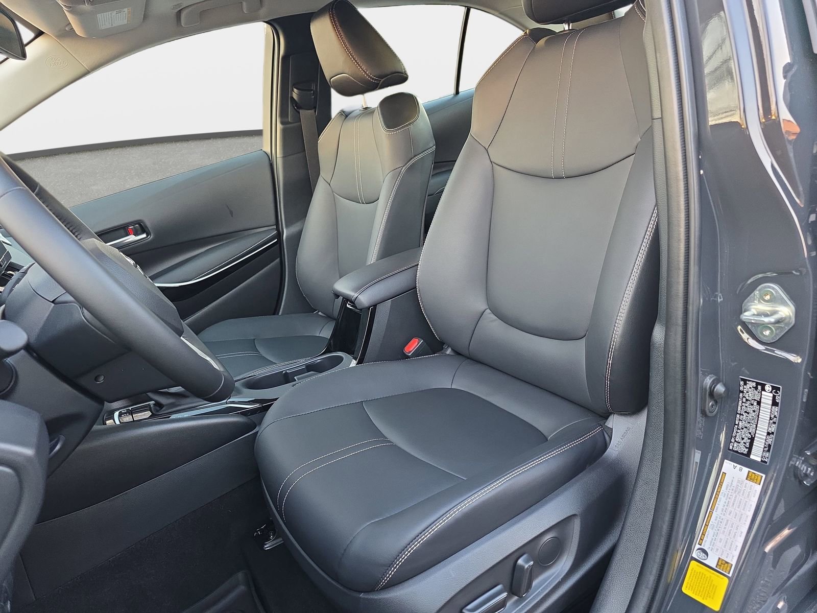 Used 2025 Toyota Corolla XLE image 14