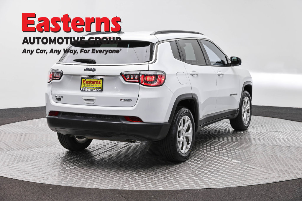 Used 2024 Jeep Compass Latitude AWD/4WD image 7