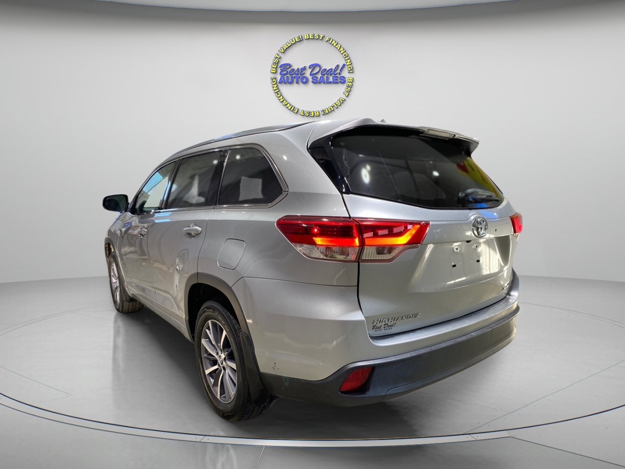 Used 2017 Toyota Highlander XLE image 4