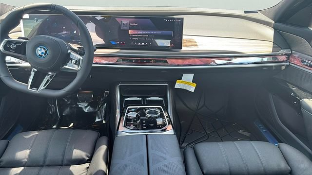 Used 2025 BMW i7 eDrive50 w/ M Sport Package RWD image 10
