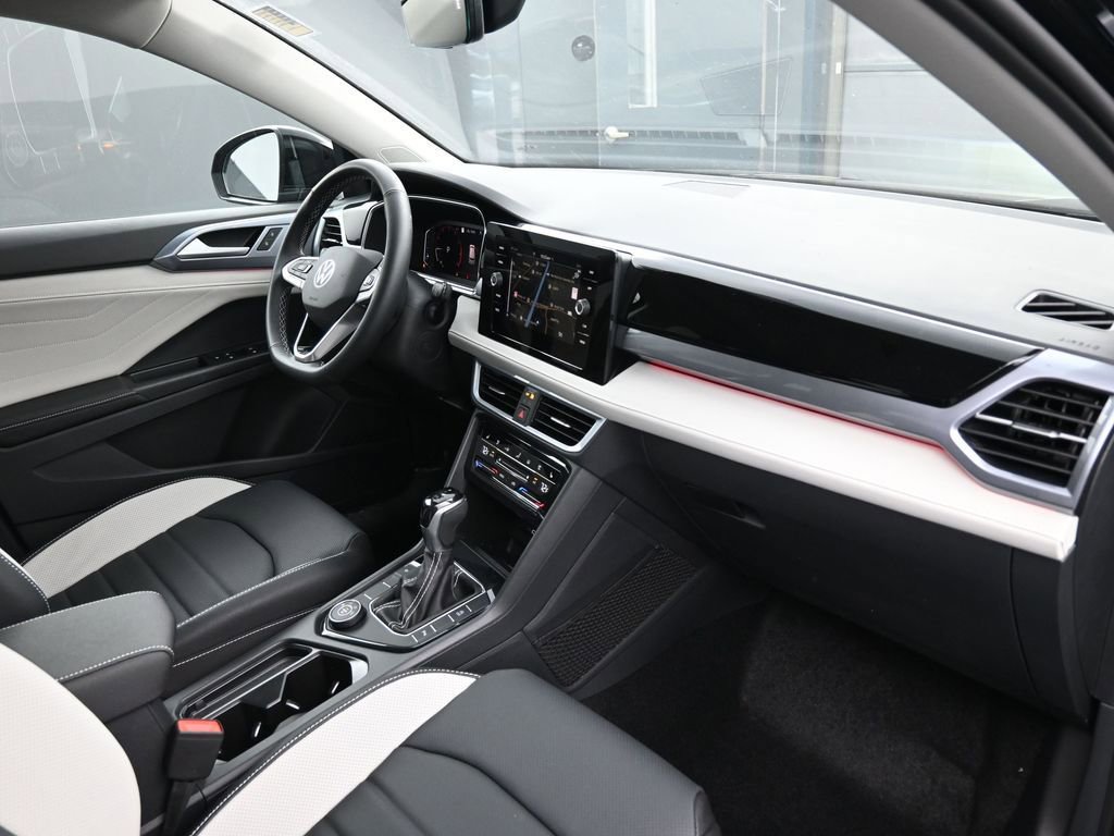 Used 2025 Volkswagen Taos SEL AWD/4WD image 49