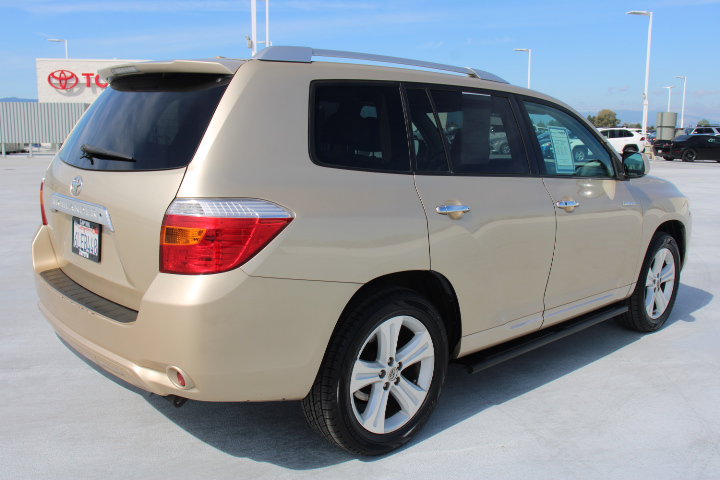Used 2010 Toyota Highlander Limited FWD image 3