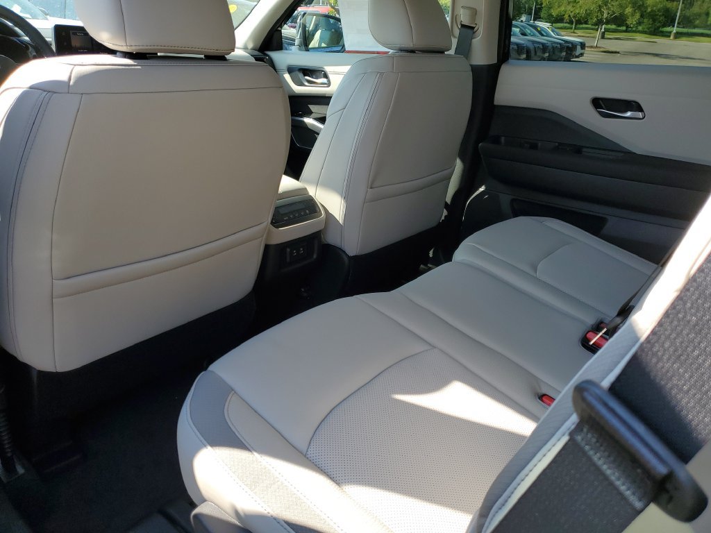New 2026 Nissan Pathfinder SL FWD image 15