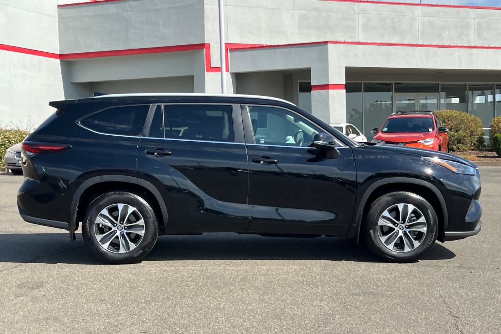 Certified 2026 Toyota Highlander XLE AWD/4WD image 6
