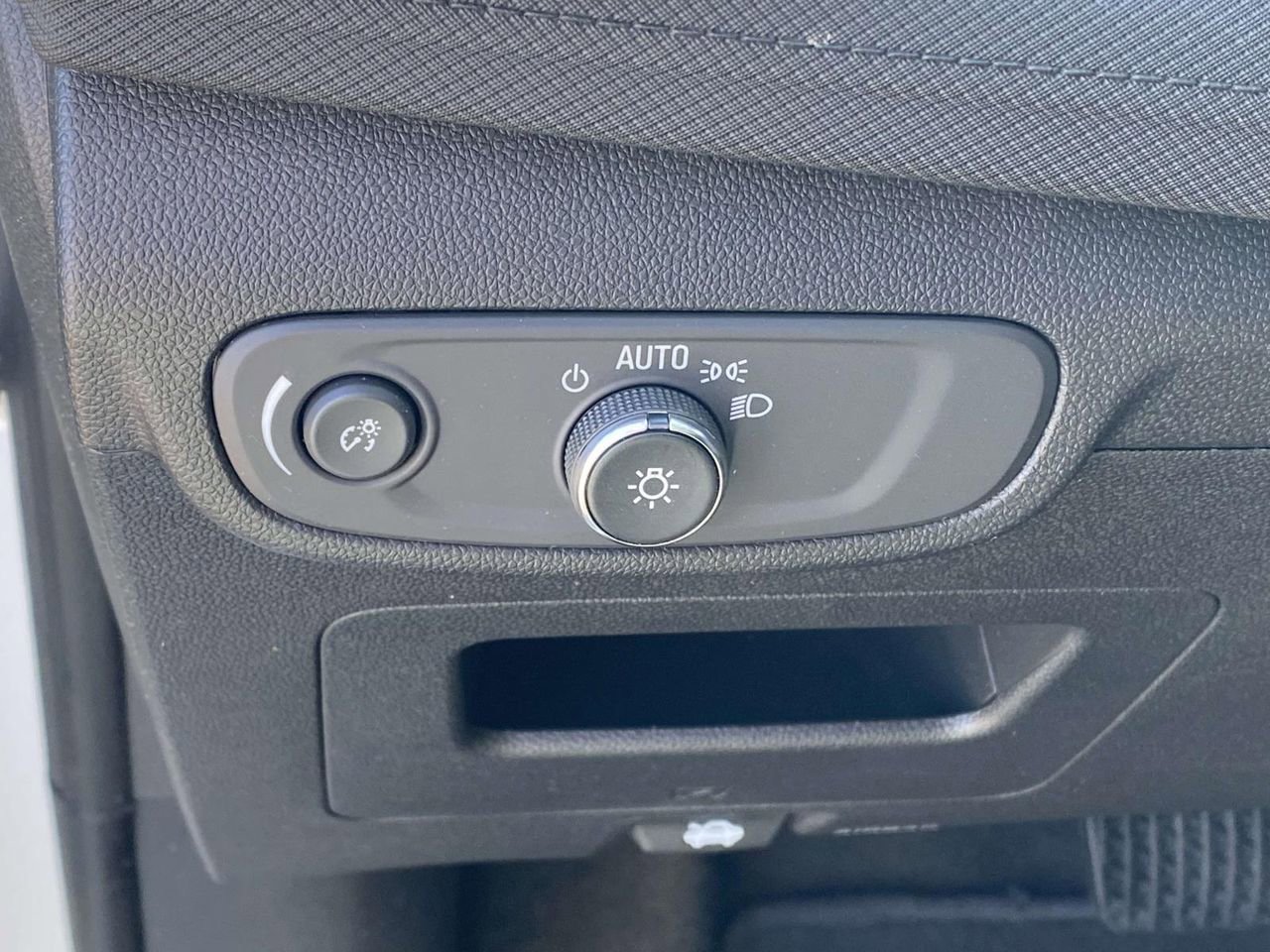 Used 2025 Chevrolet TrailBlazer LT AWD/4WD image 16