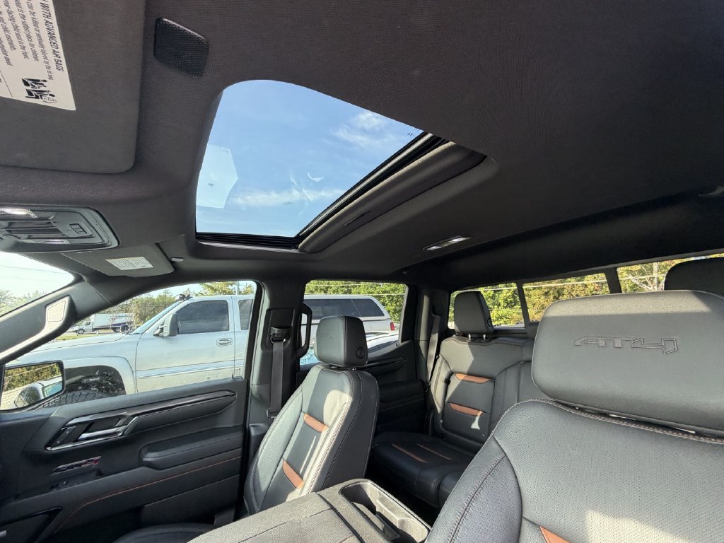 Used 2024 GMC Sierra 1500 AT4 w/ Technology Package AWD/4WD image 6