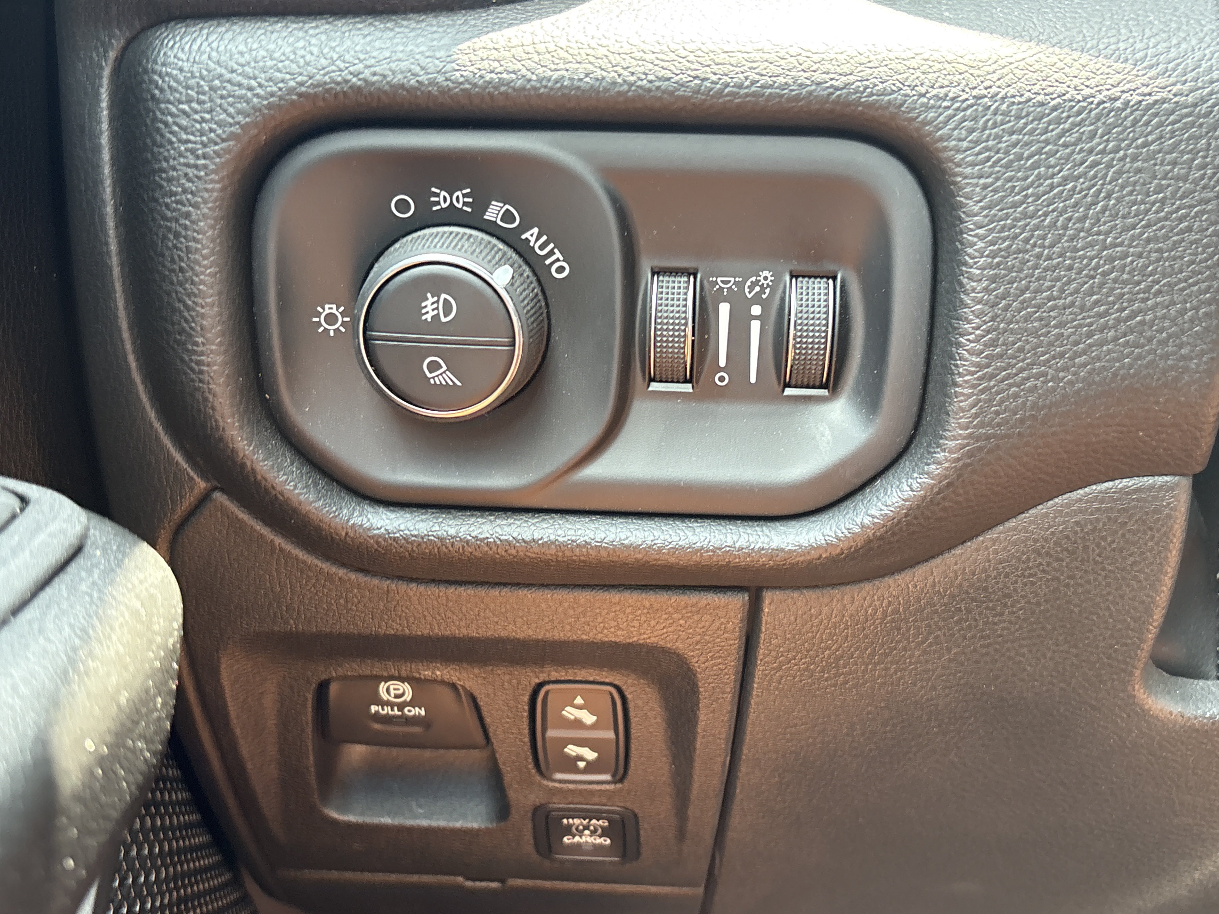 Used 2025 RAM 1500 Big Horn AWD/4WD image 32