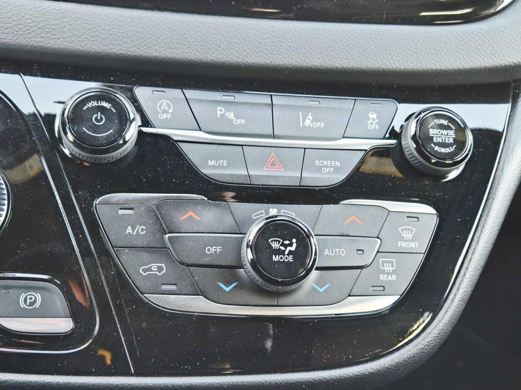 Used 2026 Chrysler Voyager LX image 31