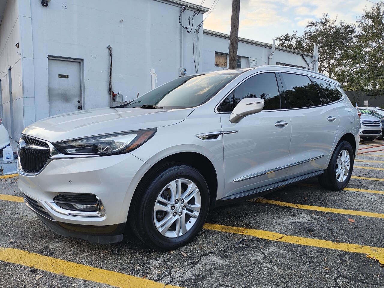 Used 2019 Buick Enclave Premium w/ LPO, Hit The Road Package FWD image 3