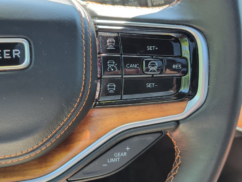 Used 2024 Jeep Grand Wagoneer L Series III AWD/4WD image 13