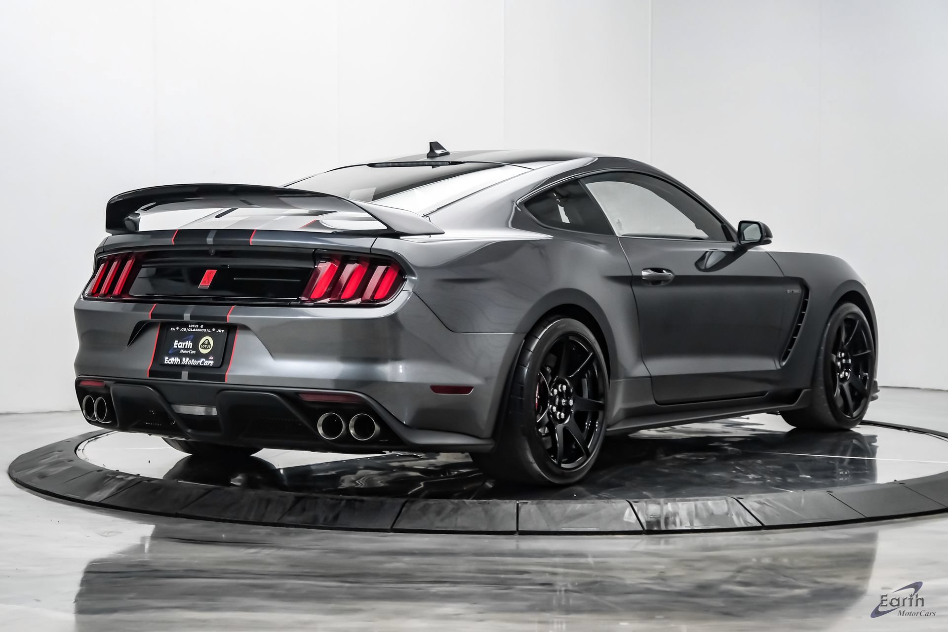 Used 2020 Ford Mustang Shelby GT350R w/ GT350R Equipment Group 920A RWD image 18