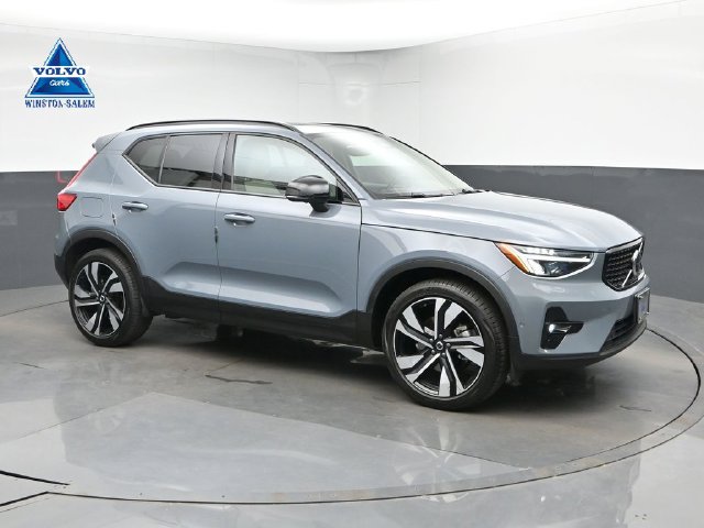 Used 2023 Volvo XC40 B5 Plus w/ Protection Package Premier AWD/4WD image 1