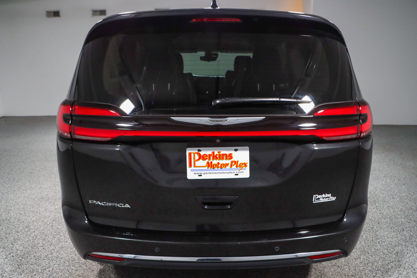Used 2023 Chrysler Pacifica Touring-L image 8