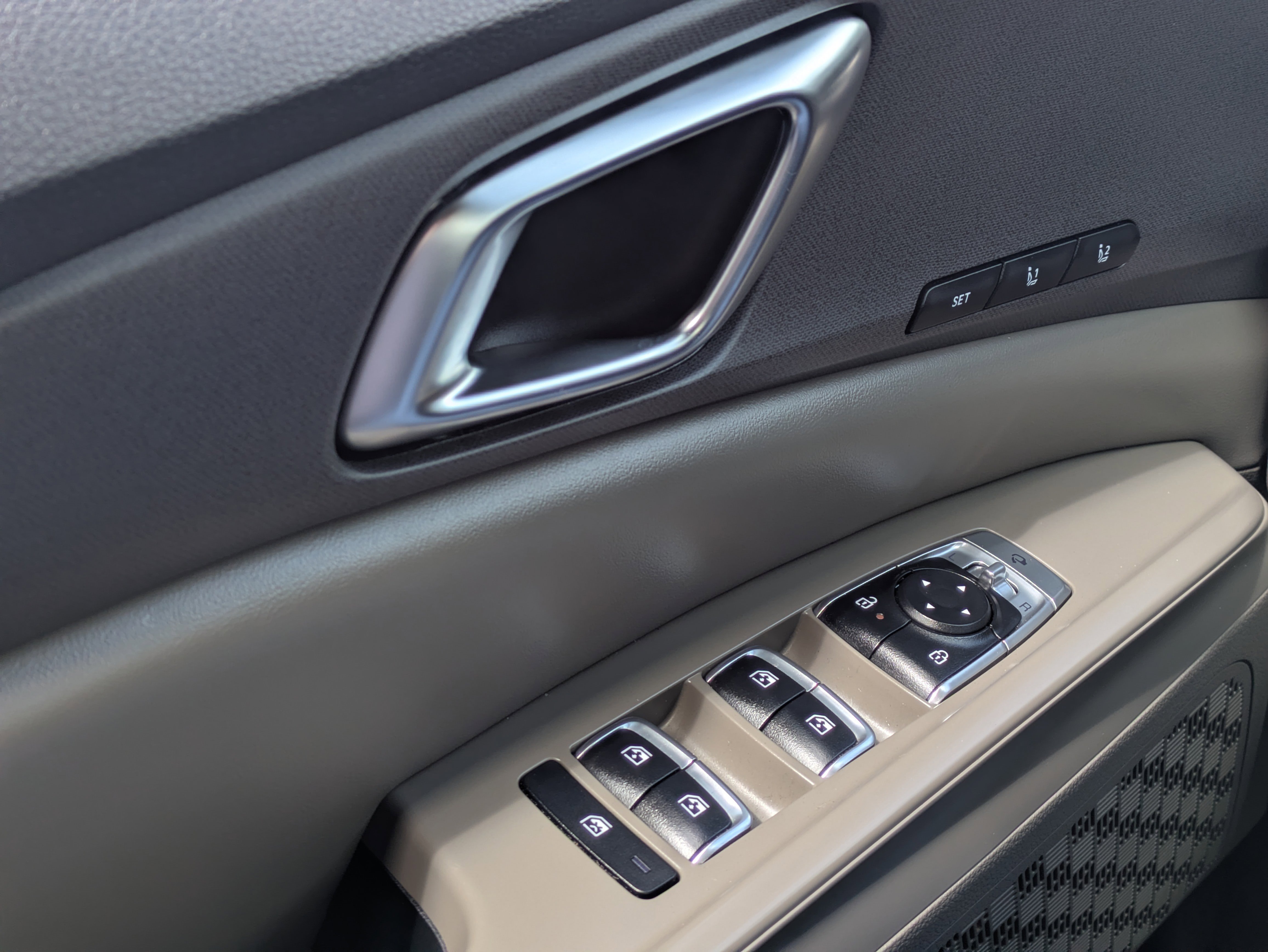 Certified 2025 Kia Carnival EX image 28