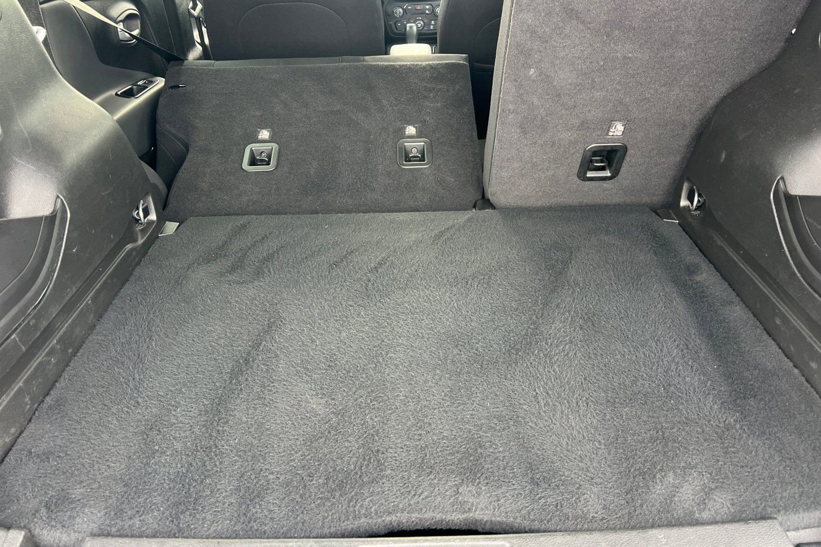 Used 2023 Jeep Renegade Latitude image 12