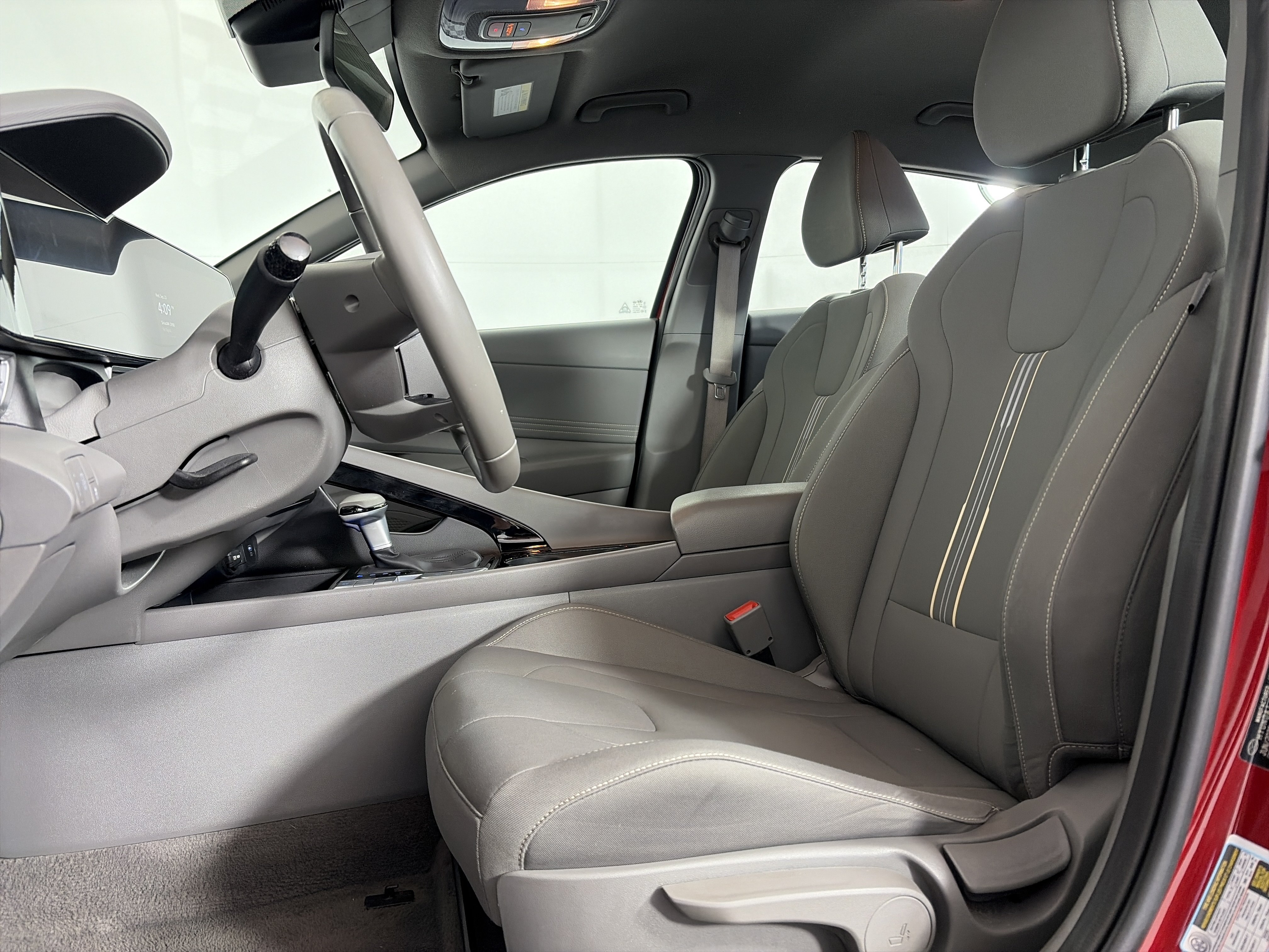Used 2025 Hyundai Elantra SEL FWD image 6