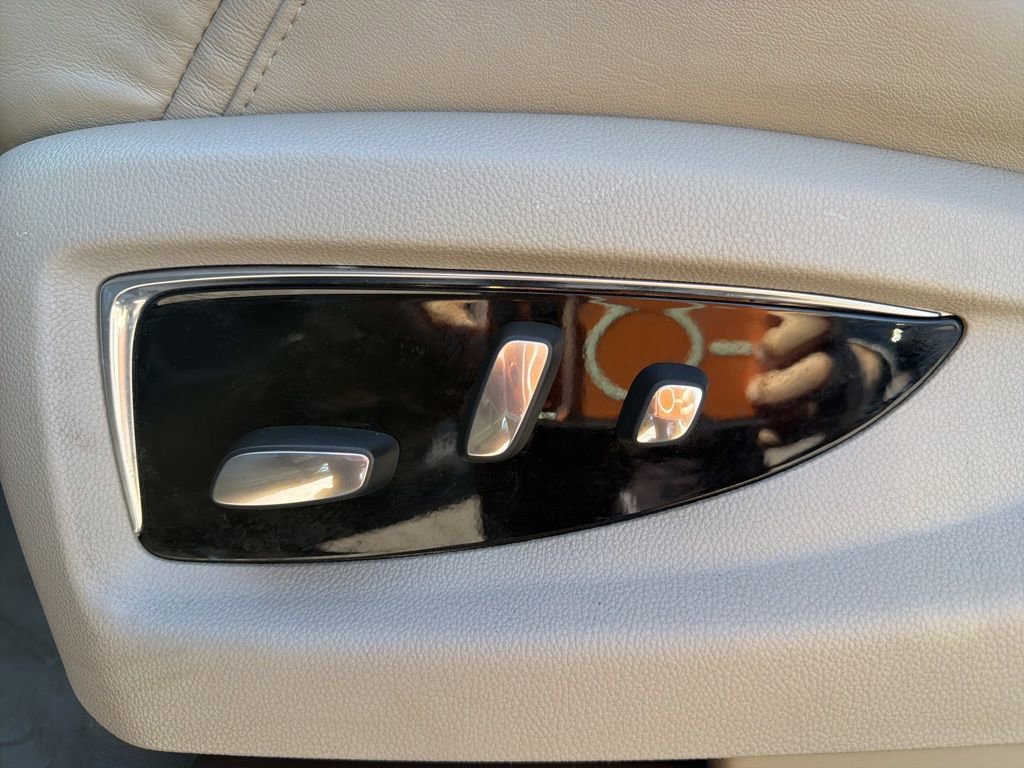 Used 2018 Cadillac Escalade Premium Luxury AWD/4WD image 39