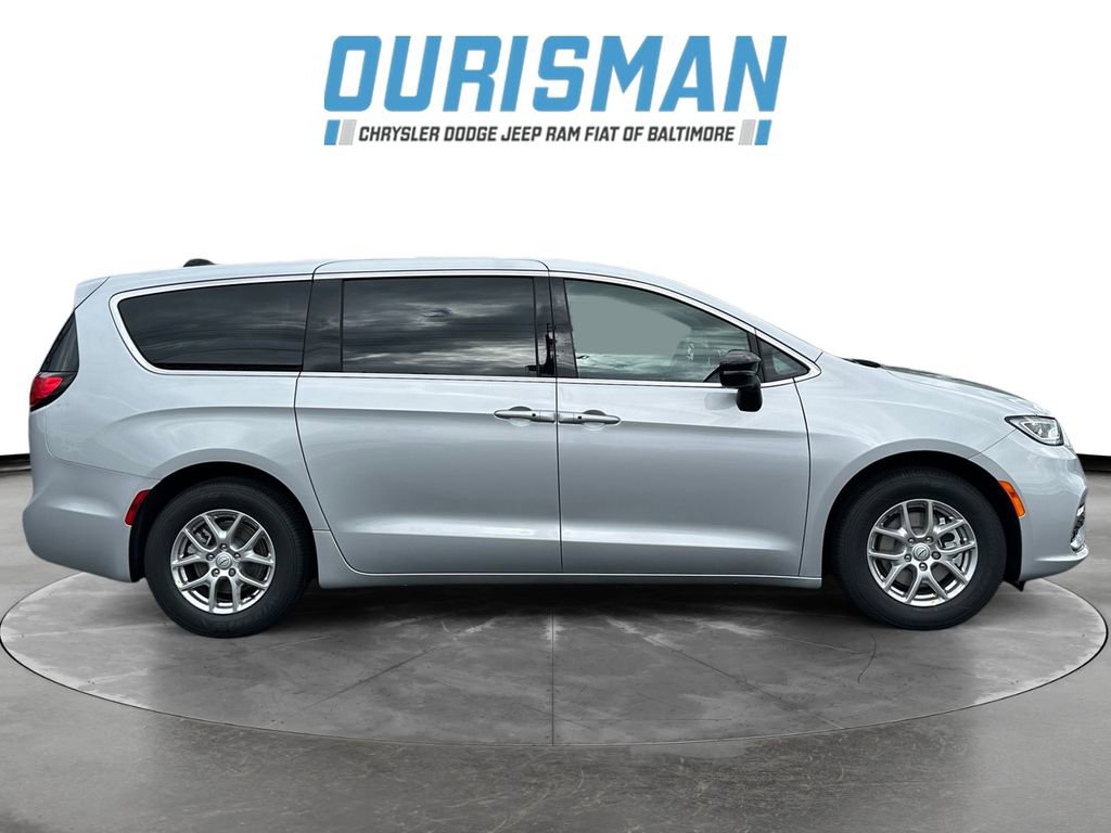 New 2026 Chrysler Pacifica Select image 7