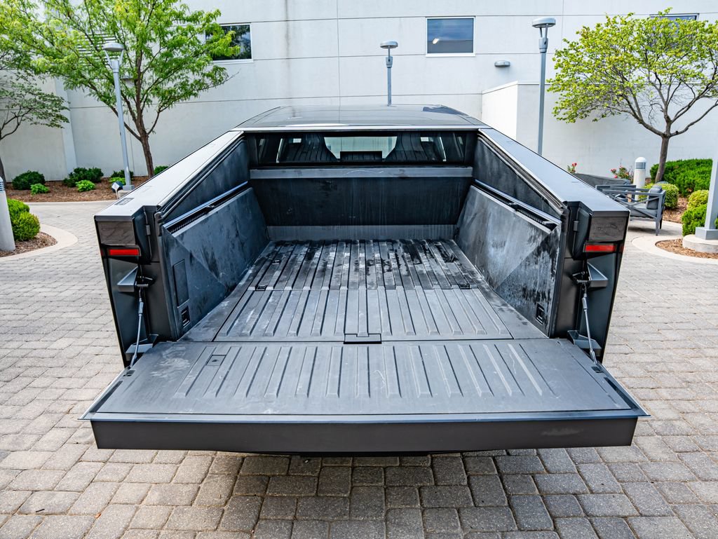 Used 2024 Tesla Cybertruck AWD Crew Cab image 37
