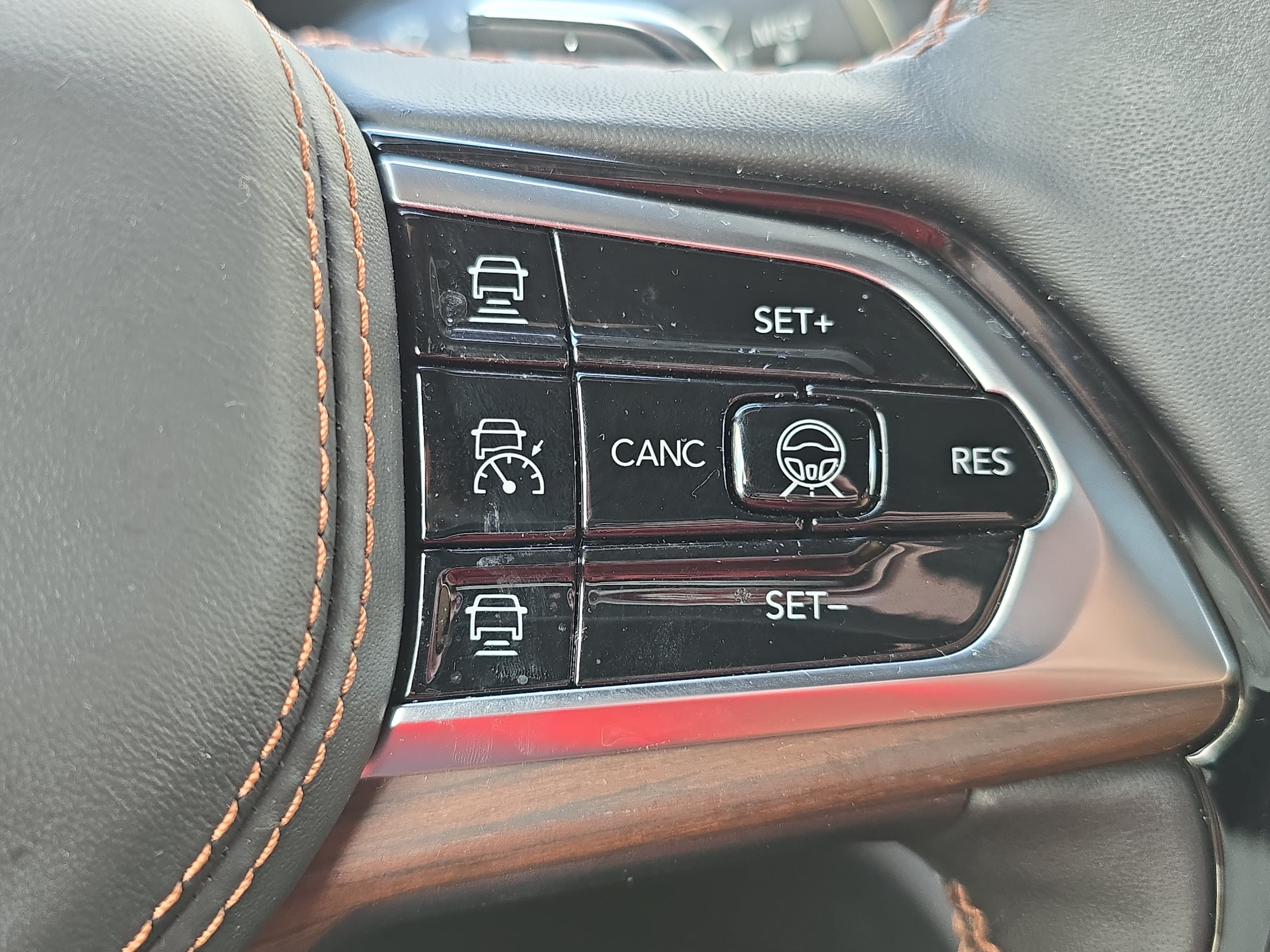 Used 2024 Jeep Grand Cherokee Summit AWD/4WD image 18