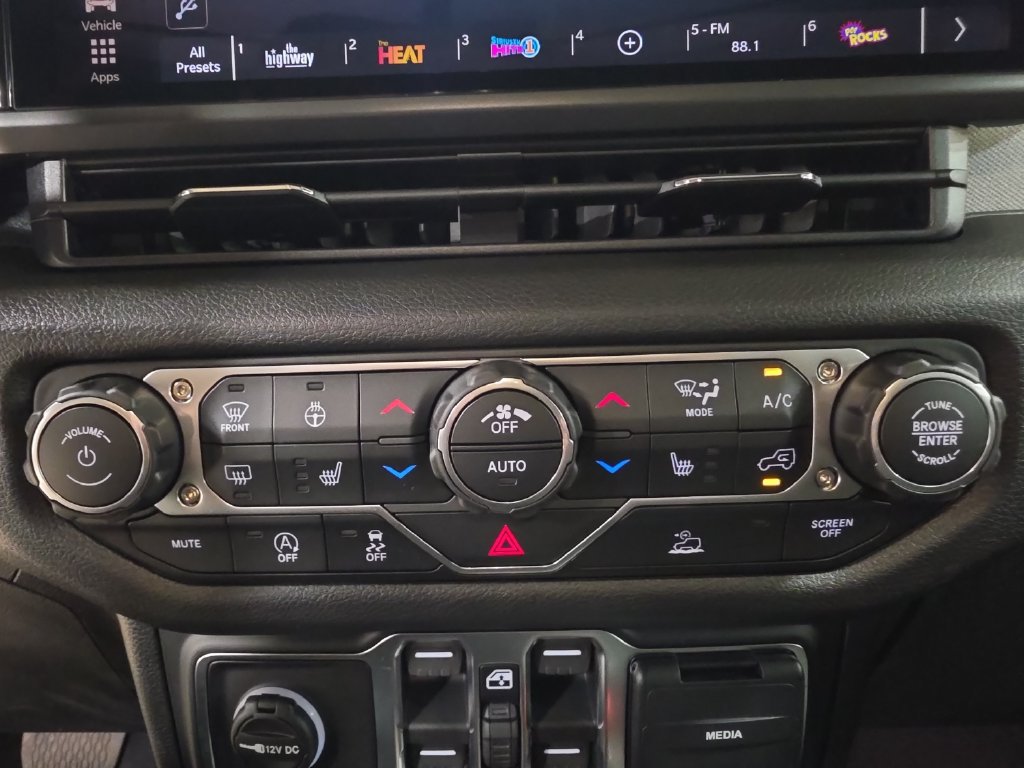 New 2026 Jeep Gladiator Sport AWD/4WD image 22
