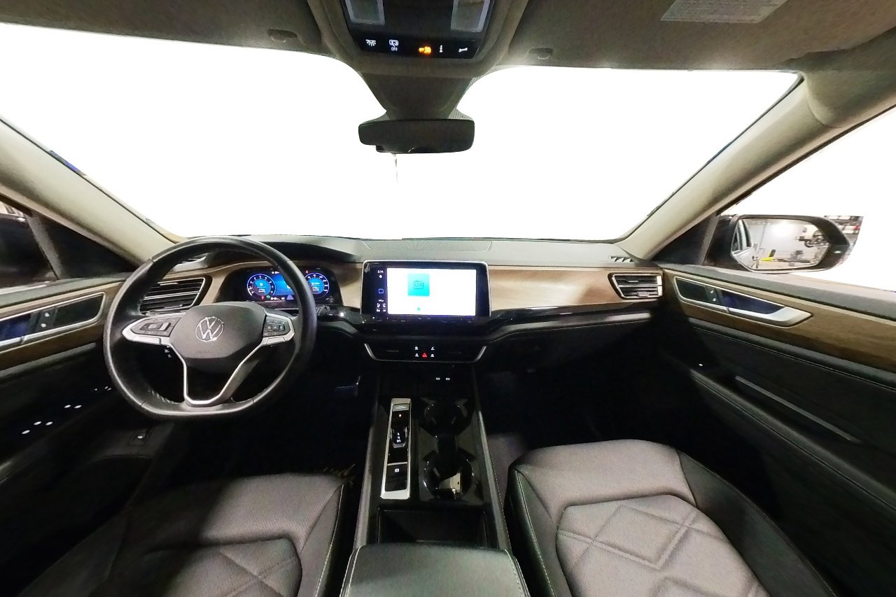 Used 2025 Volkswagen Atlas SE image 42