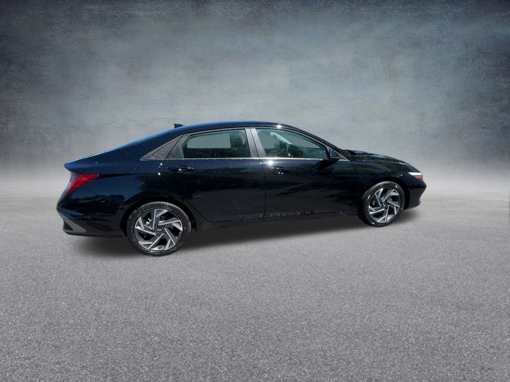 New 2025 Hyundai Elantra Limited image 24