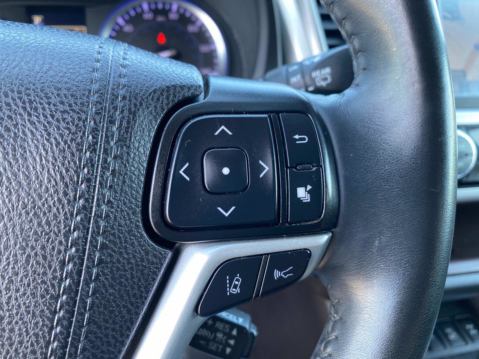 Used 2019 Toyota Highlander XLE image 17