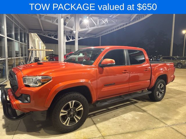 Used 2017 Toyota Tacoma TRD Sport w/ Tow Package RWD image 3