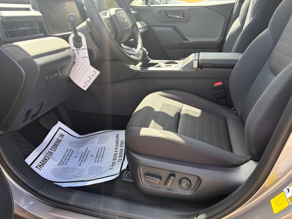 Used 2026 Toyota RAV4 SE w/ Convenience Package AWD/4WD image 22
