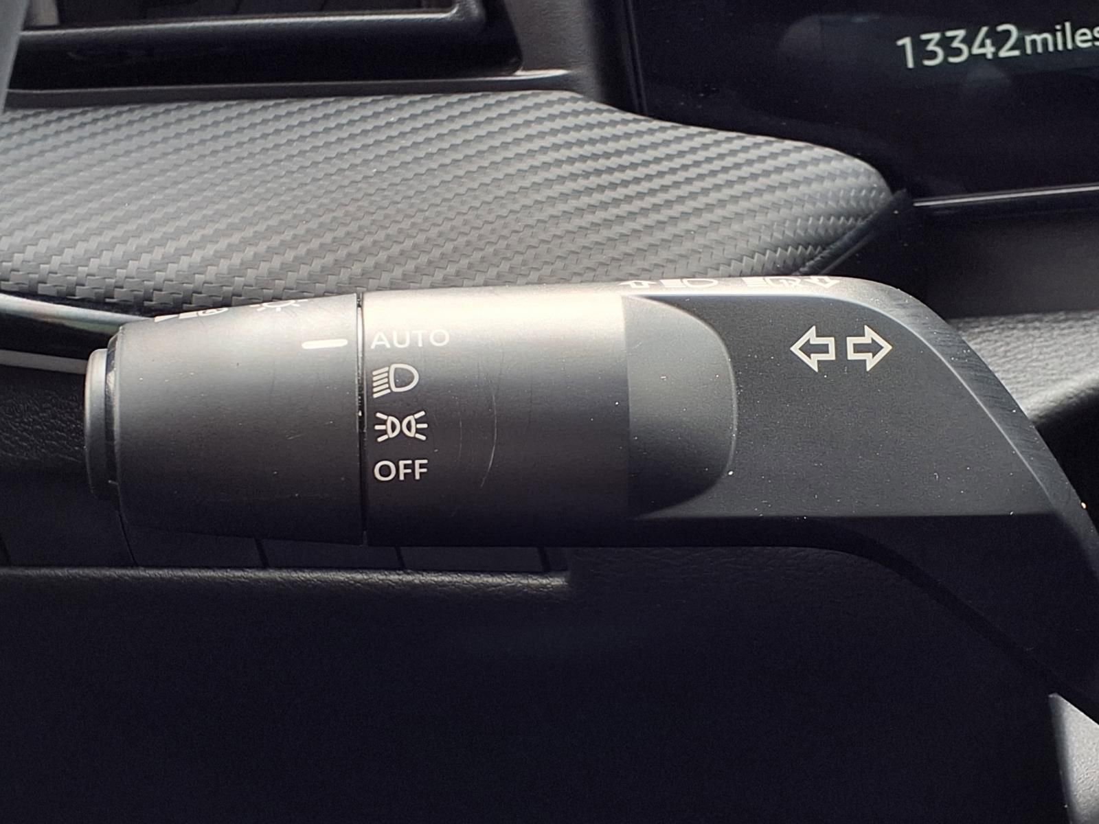 Used 2025 Nissan Kicks SR AWD/4WD image 13