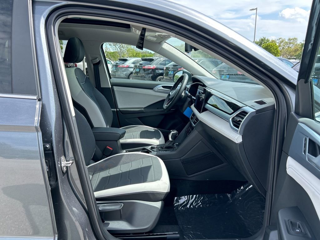 Used 2025 Volkswagen Taos SE image 36