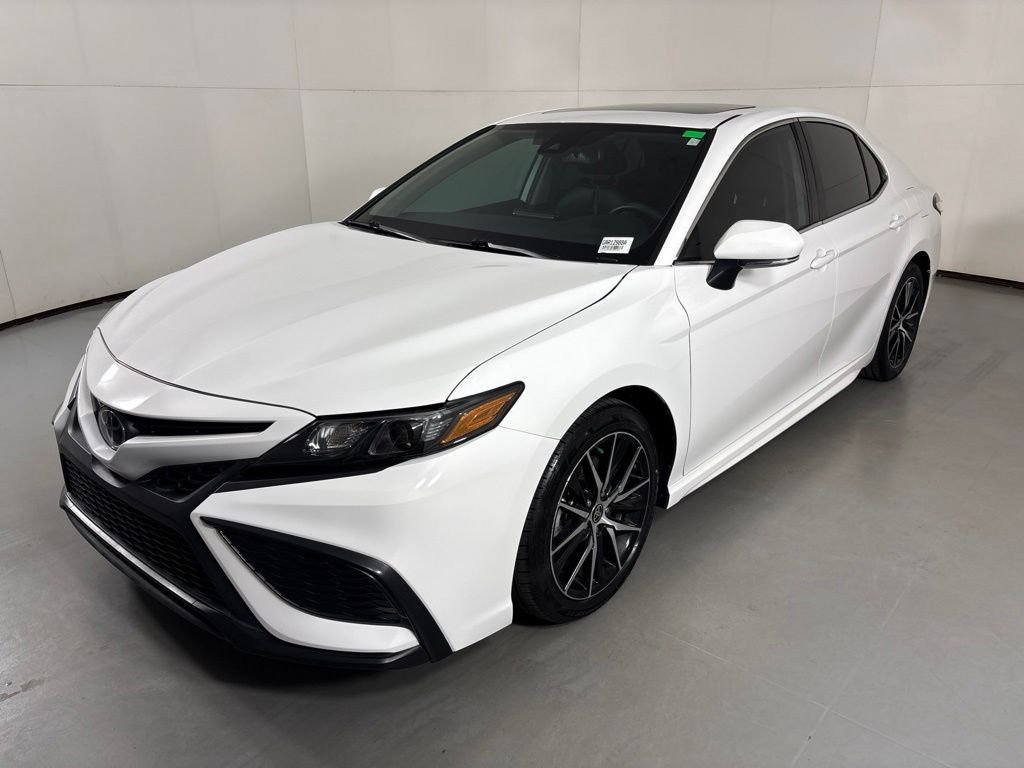 Used 2024 Toyota Camry SE w/ Convenience Package FWD image 4