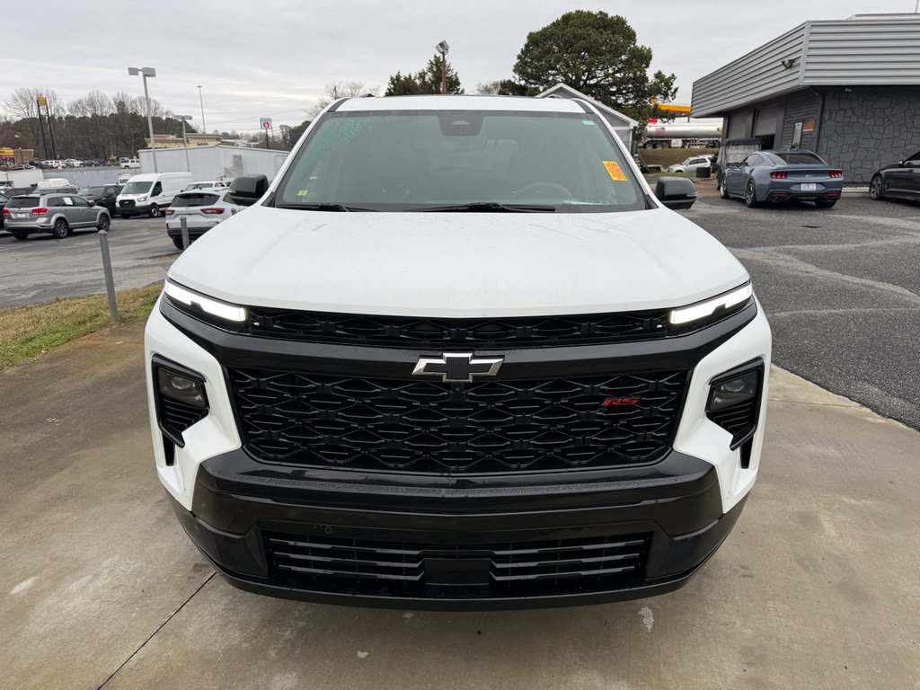 Used 2024 Chevrolet Traverse RS image 2