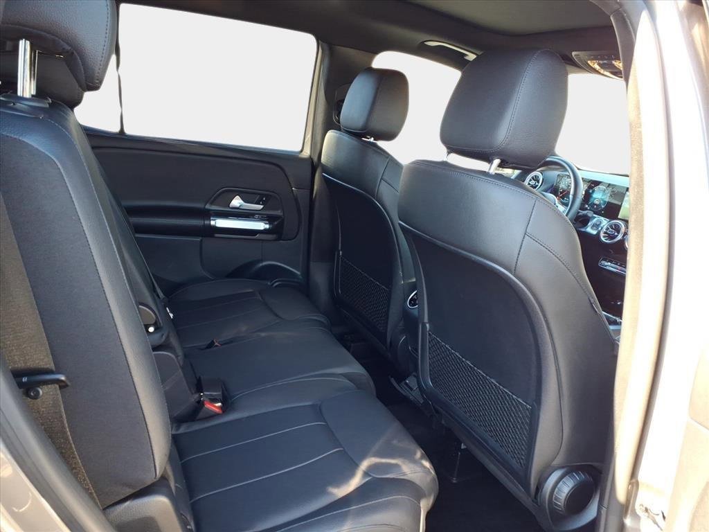 Used 2022 Mercedes-Benz GLB 250 4MATIC image 16