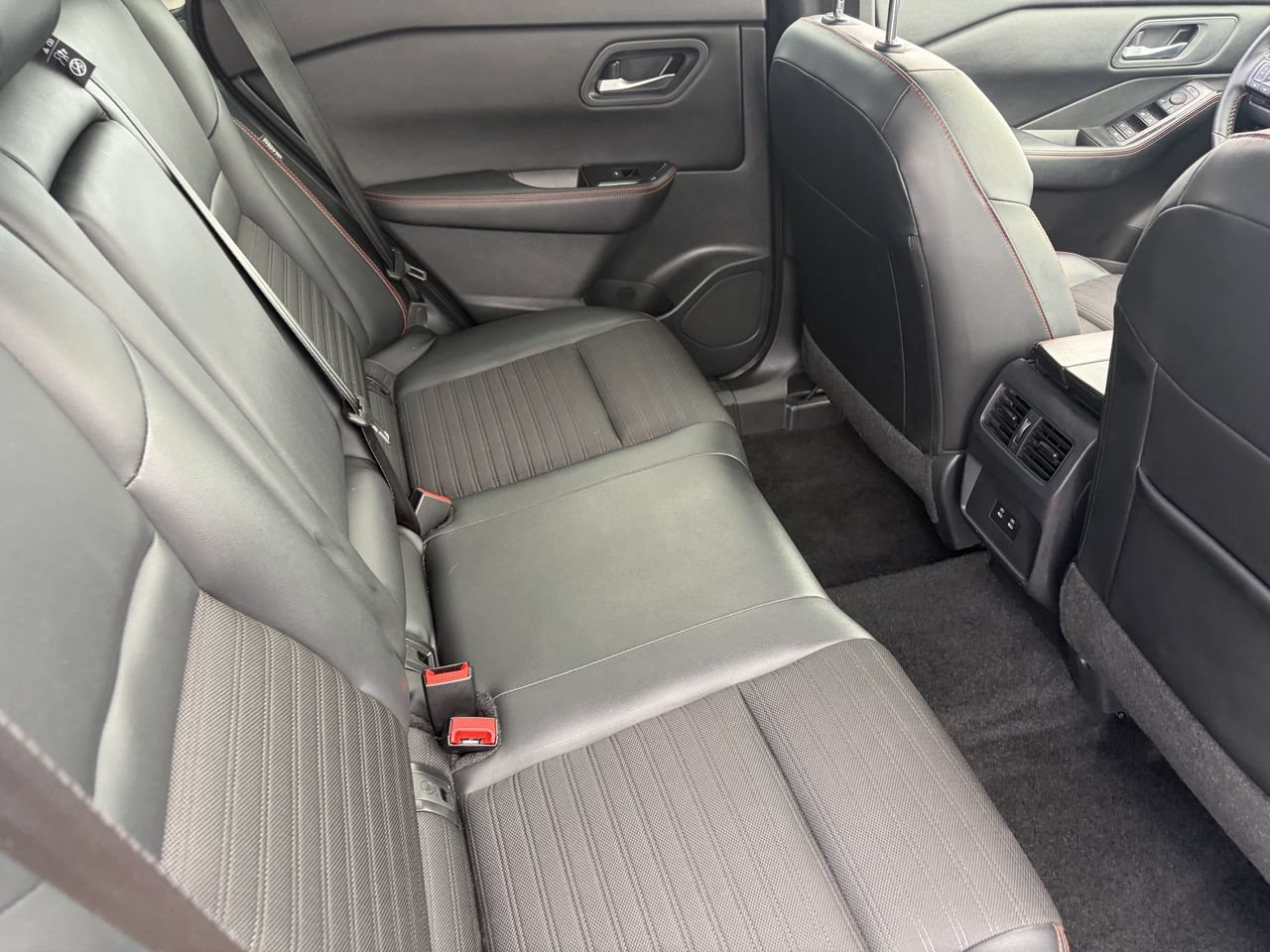 Used 2025 Nissan Rogue SV AWD/4WD image 13