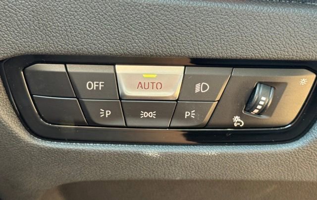 Used 2022 BMW 330i xDrive Sedan w/ Premium Package 2 image 21