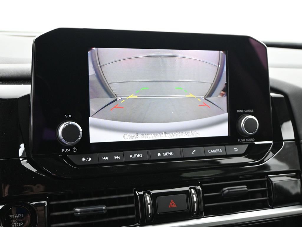 Used 2025 Nissan Pathfinder SV image 16