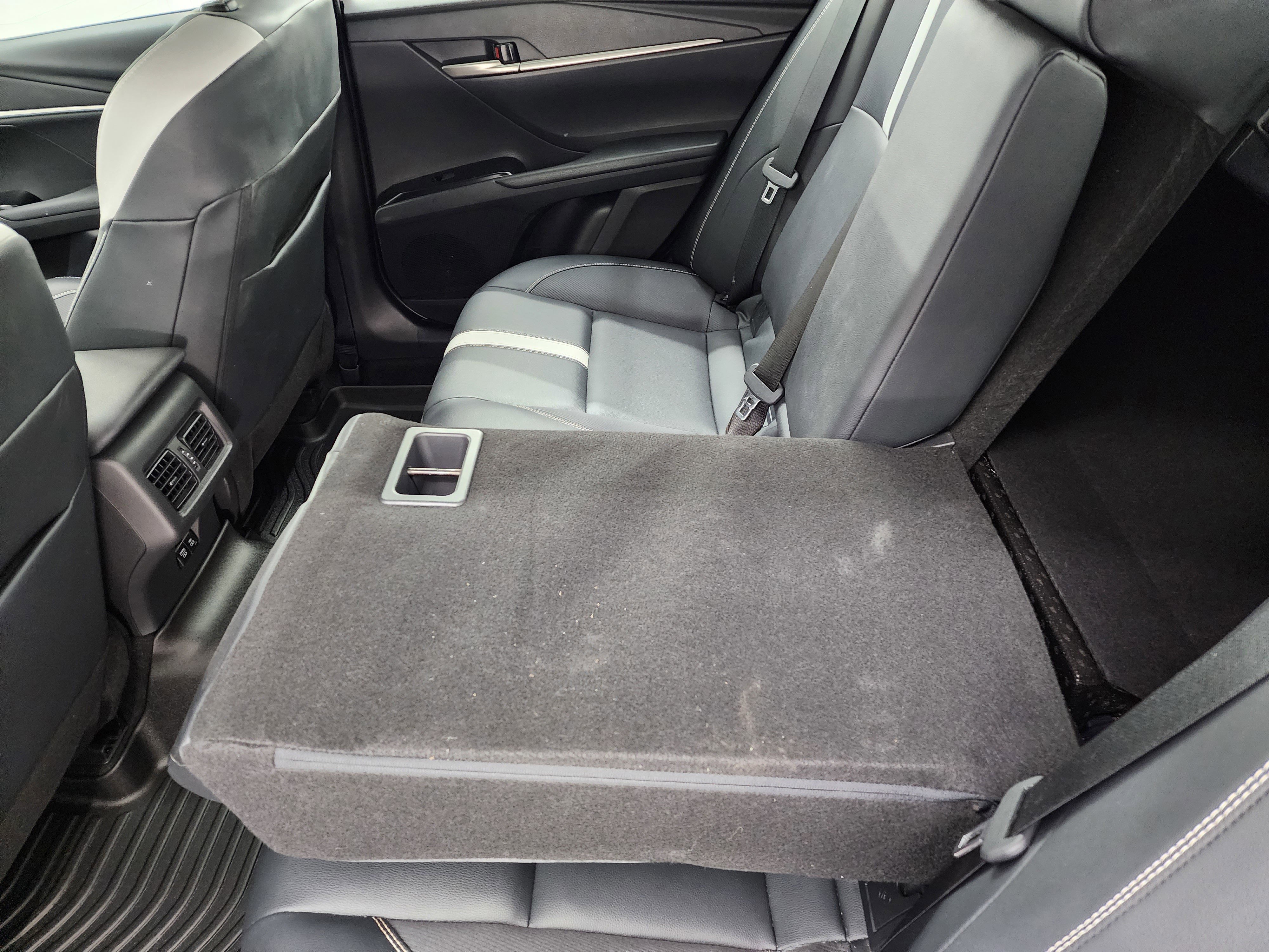 Used 2025 Toyota Camry SE image 36