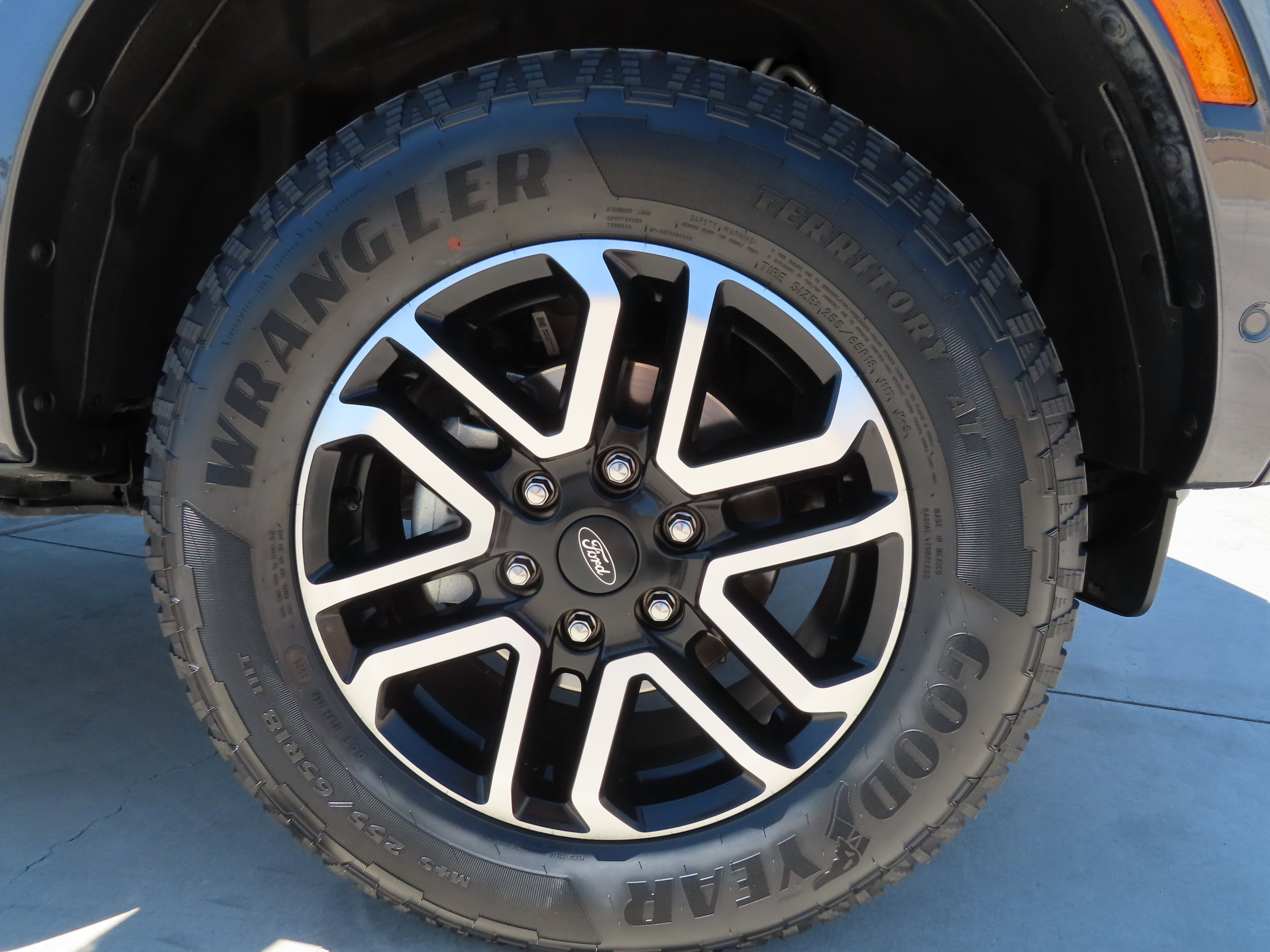 Used 2024 Ford Ranger Lariat w/ FX4 Off-Road Package AWD/4WD image 11