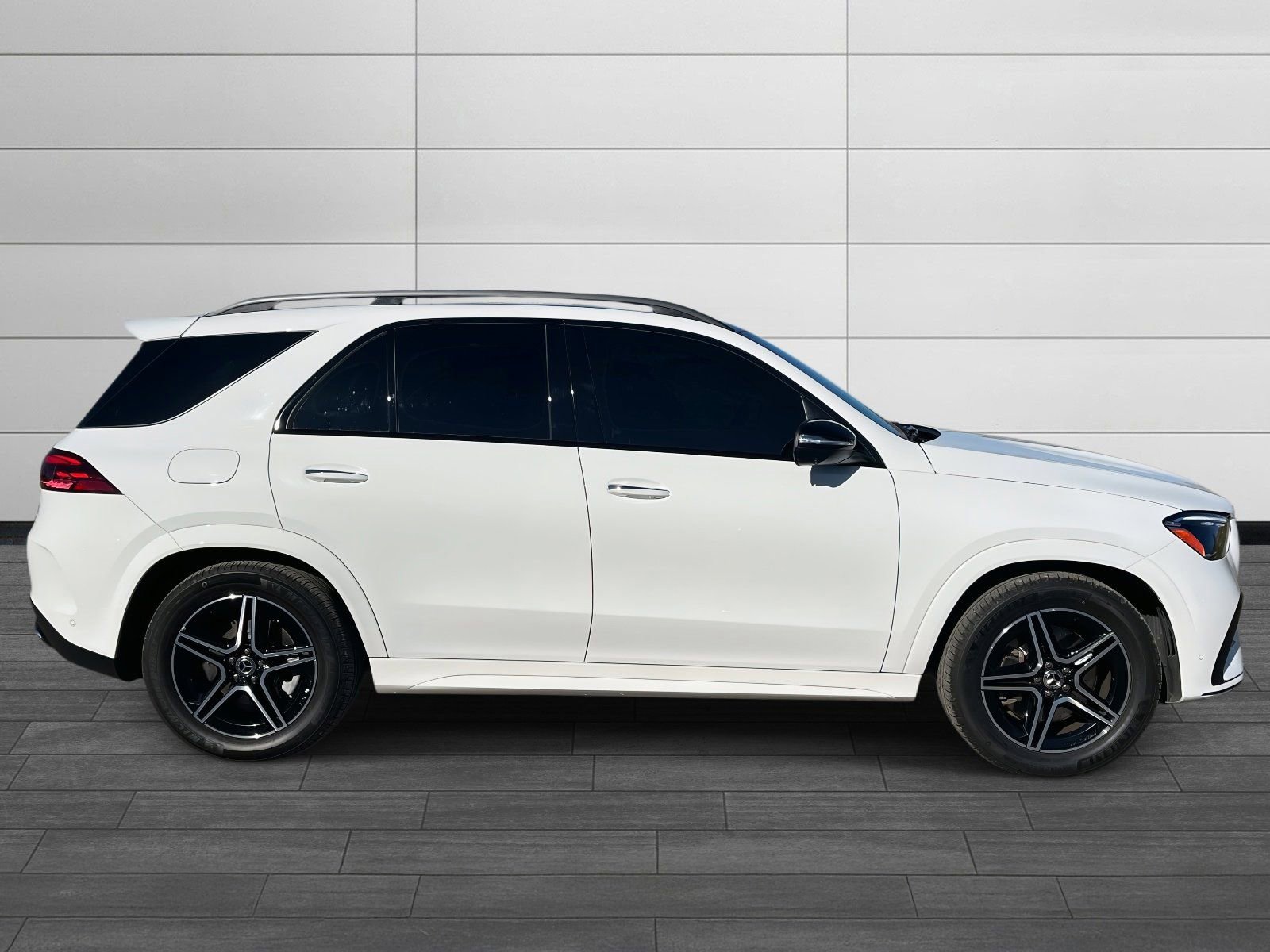 Certified 2025 Mercedes-Benz GLE 350 4MATIC image 2