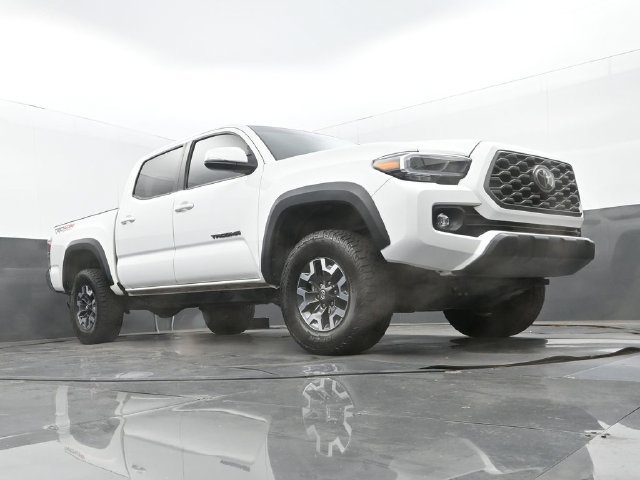 Used 2023 Toyota Tacoma TRD Off-Road w/ Black Out Package (TMS) AWD/4WD image 22