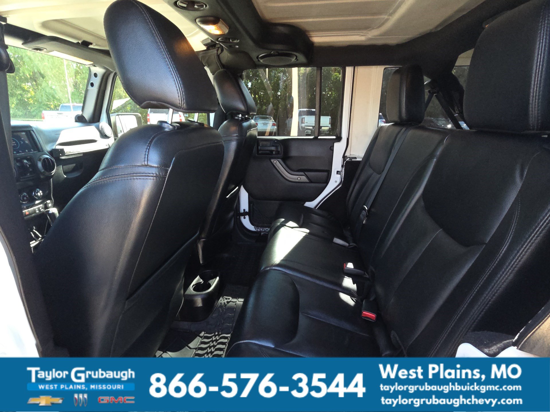 Used 2013 Jeep Wrangler Unlimited Sahara AWD/4WD image 27