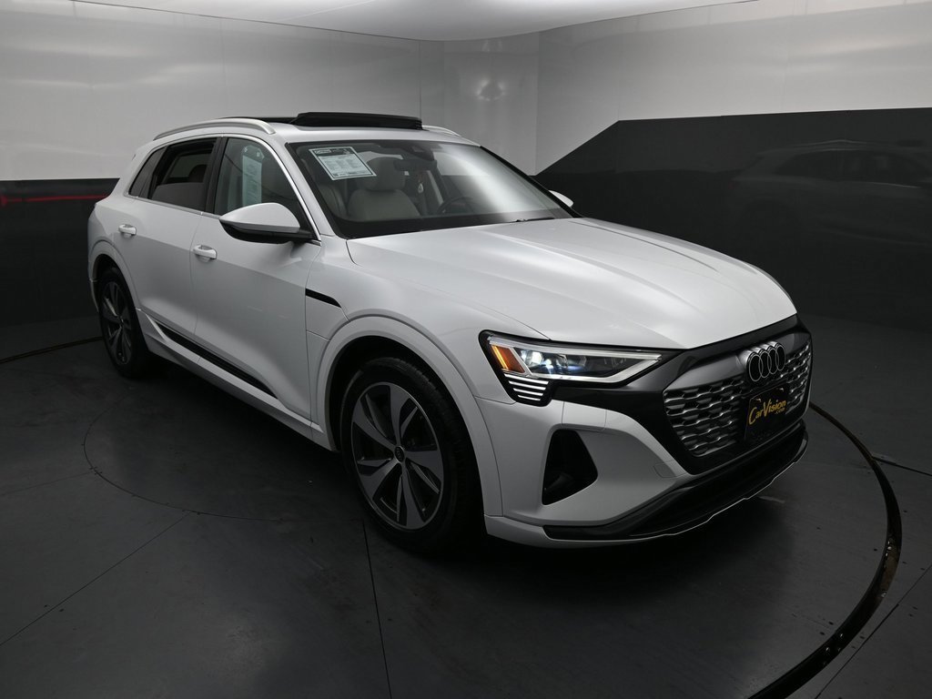 Used 2024 Audi Q8 e-tron Premium image 10