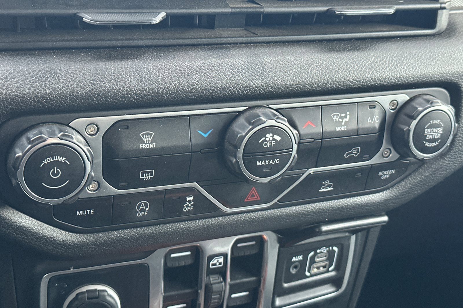 Used 2024 Jeep Wrangler Sport S image 19