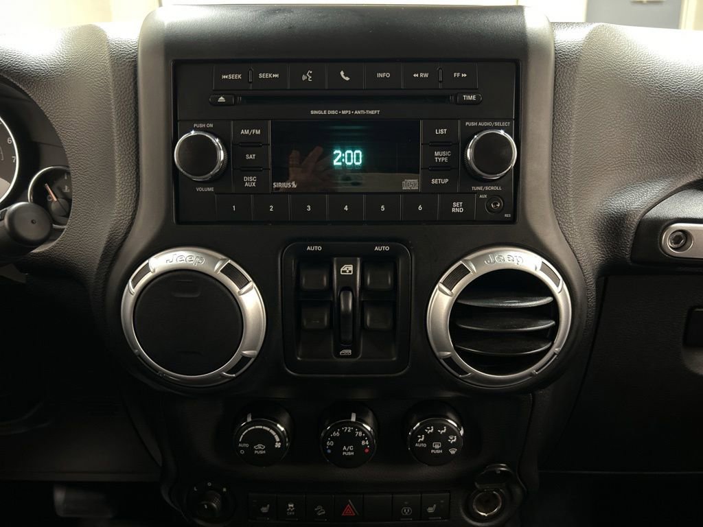 Used 2013 Jeep Wrangler Unlimited Rubicon w/ Connectivity Group AWD/4WD image 23