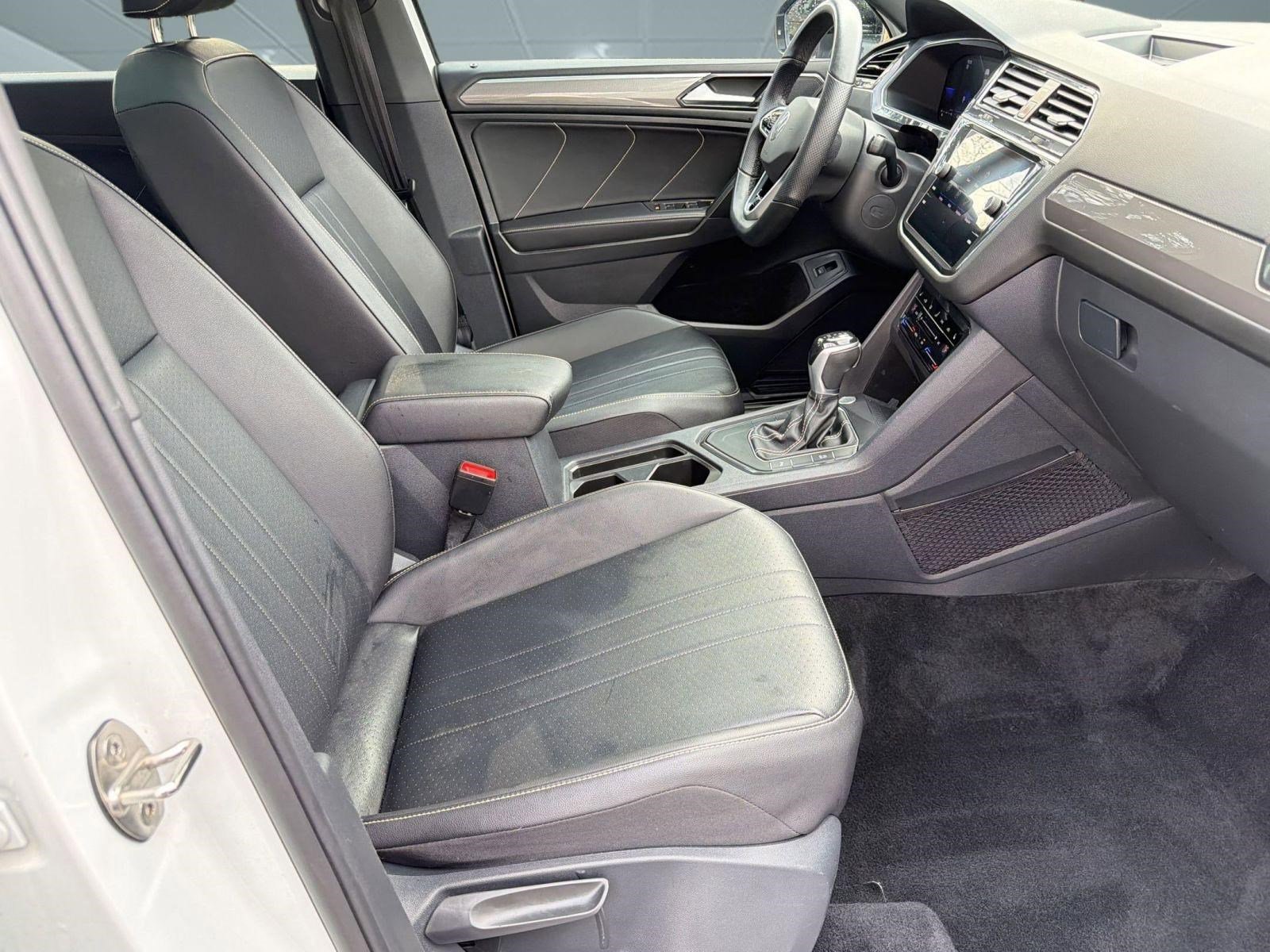 Used 2022 Volkswagen Tiguan SE R-Line image 30