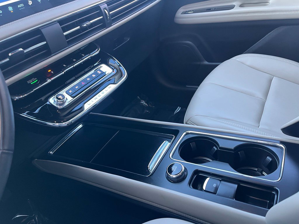 Used 2025 Lincoln Corsair AWD image 34
