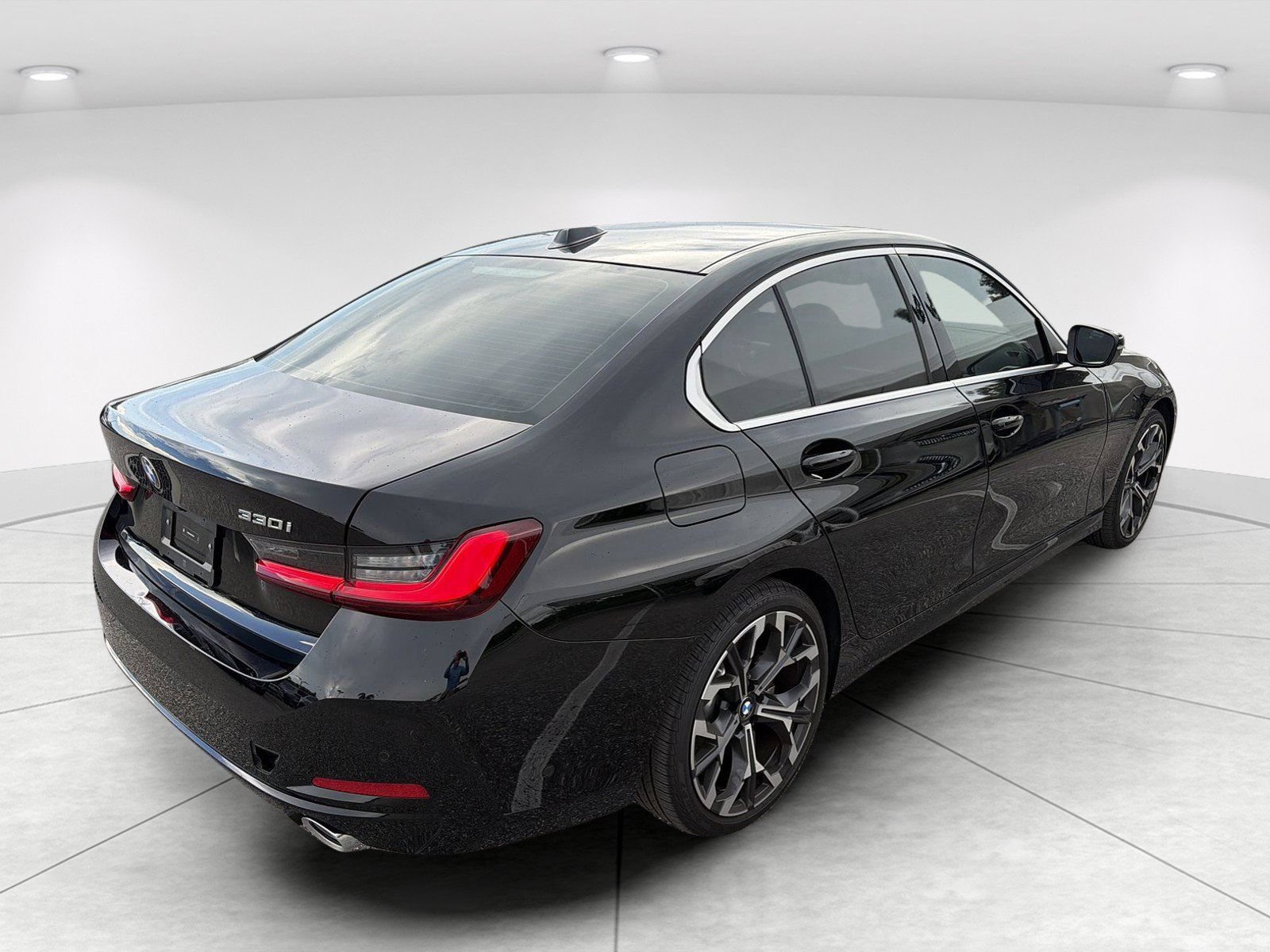 New 2025 BMW 330i Sedan w/ Convenience Package RWD image 4